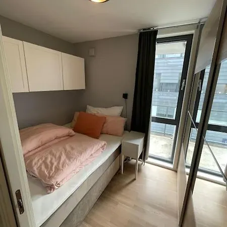 Pretty And Centrally Located 1 Bedroom Apartment Lägenhet *