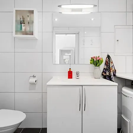 Pretty And Centrally Located 1 Bedroom Apartment Lägenhet